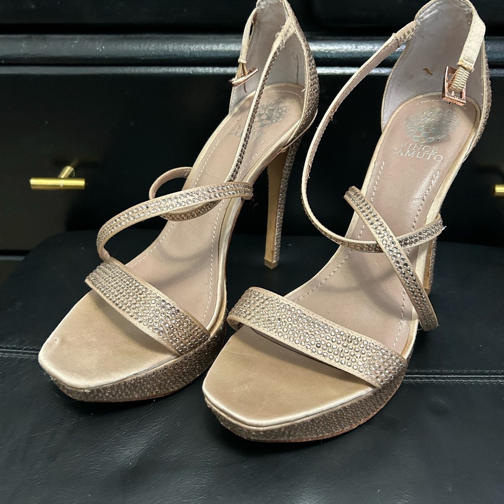 VINCE CAMUTO Tan Stiletto Heels